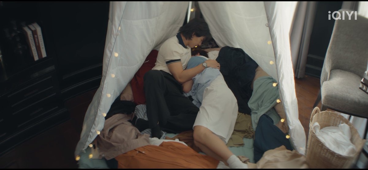 LoverThaiBL's tweet photo. Nakhun: ¿Sabe hacer nidos?

*procede a hacerle el nido por el porque sabe que Phatsa es nuevito y puede que no sepa*

Meu: Se derrite

DEEPER KNOT EP6

#KNOTseriesEP6 https://t.co/6sEbPURPa7