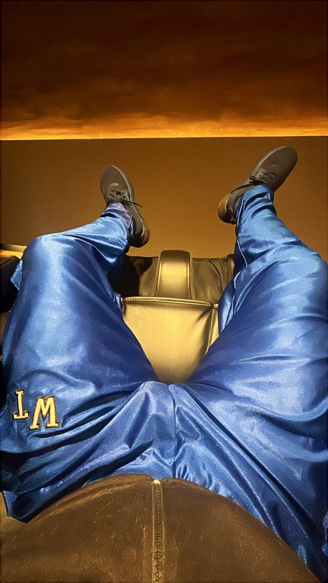 SrIrvingShiny's tweet photo. Amo este pants.
#freballing https://t.co/wKdUnP4mvX