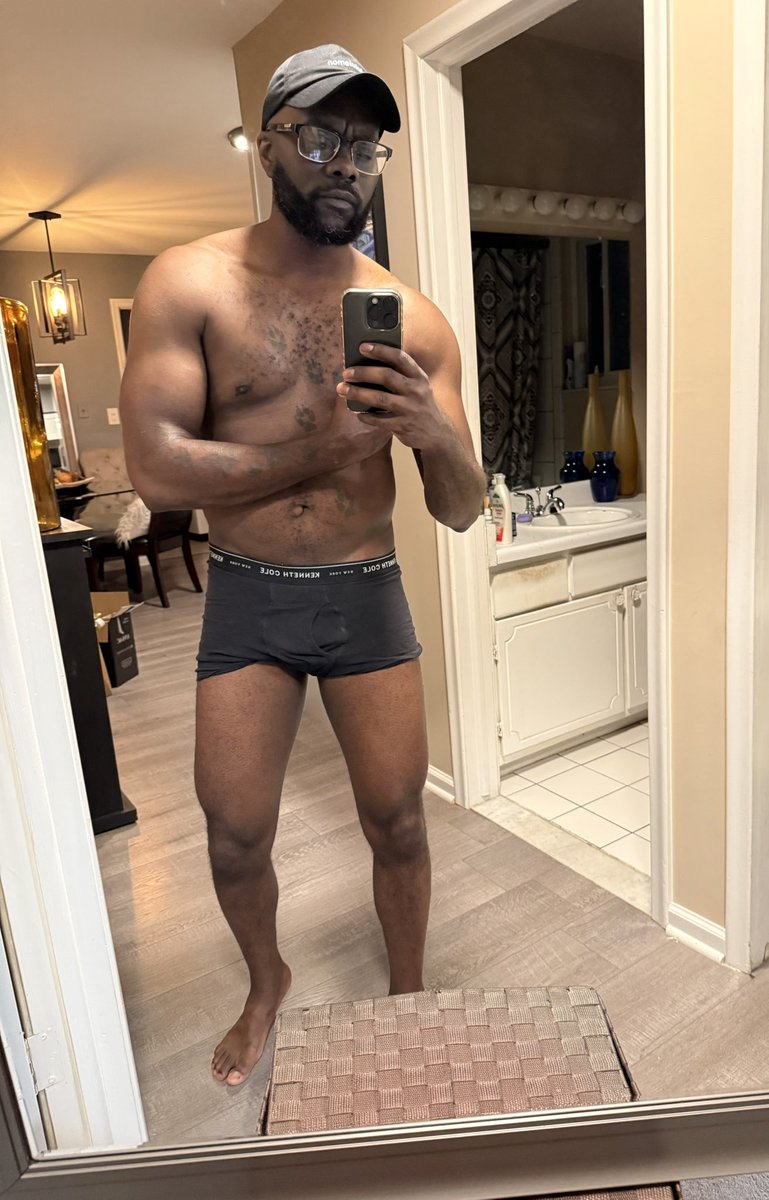 DaBrnFox's tweet photo. Men over 40 #EmbraceIt https://t.co/WahWxWpJ1A