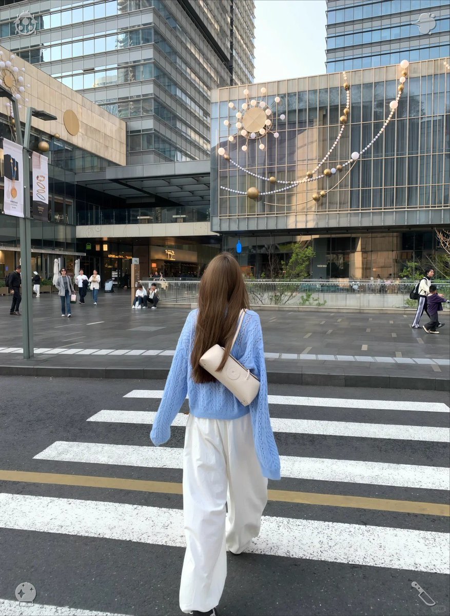 tooooomi28's tweet photo. Vast expanses of blossoms soothe life's small sorrows, while breathtaking natural landscapes soften lingering regrets and leave the soul brimming with contentment and warmth. 🍧 Our earnings are shaped by our efforts, so we pour ourselves into our work with dedication! https://t.co/lLkitCLNR4