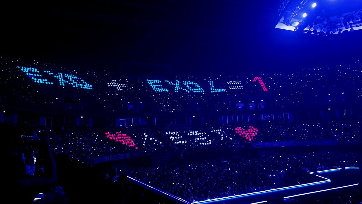 EXOBeagleLineTH's tweet photo. 💫 WE ARE ONE ✨ 

L1485 ALWAYS
#HappyEXOLDay
#12YearsofEXOLove
#EXOL12thAnniversary
@weareoneEXO https://t.co/MkDe94gbl8