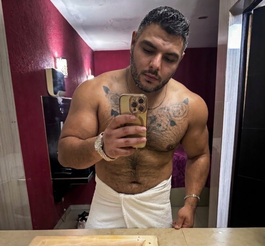 danlevifierrOff's tweet photo. Yo podria see tu genio de la lámpara,  para cumplirte esos deseos !

#chudai #Bigdaddy
#mucledad
#hombres
#callme https://t.co/ZGiJdWuU4a