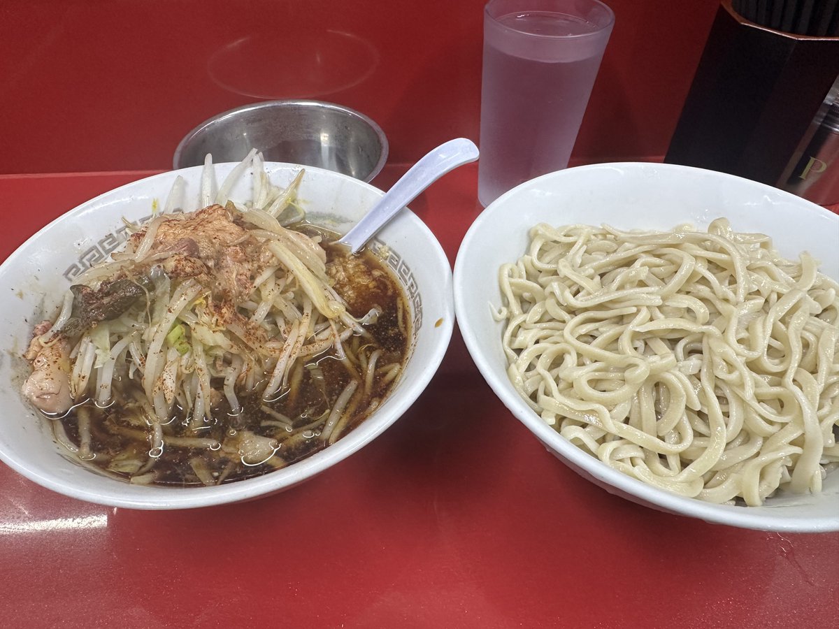JlTco8's tweet photo. 昨日食べた
ラーメン二郎越谷店の
つけ麺がビビるほど美味かった！ https://t.co/8VwGOPT7Lc
