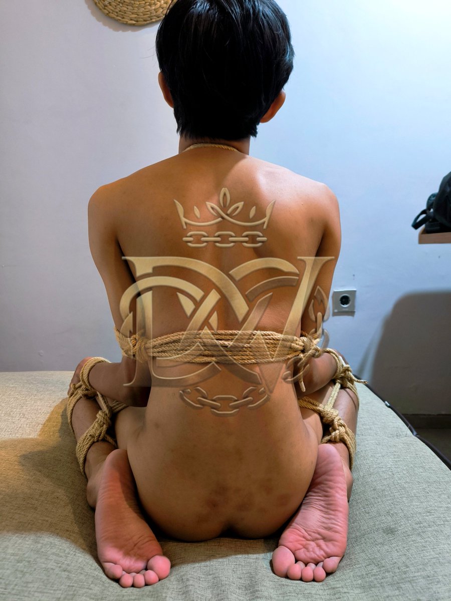 danntham's tweet photo. Tie me up, tie me down...

Sub: @KennyAl39047500 https://t.co/5IRgFexwh8
