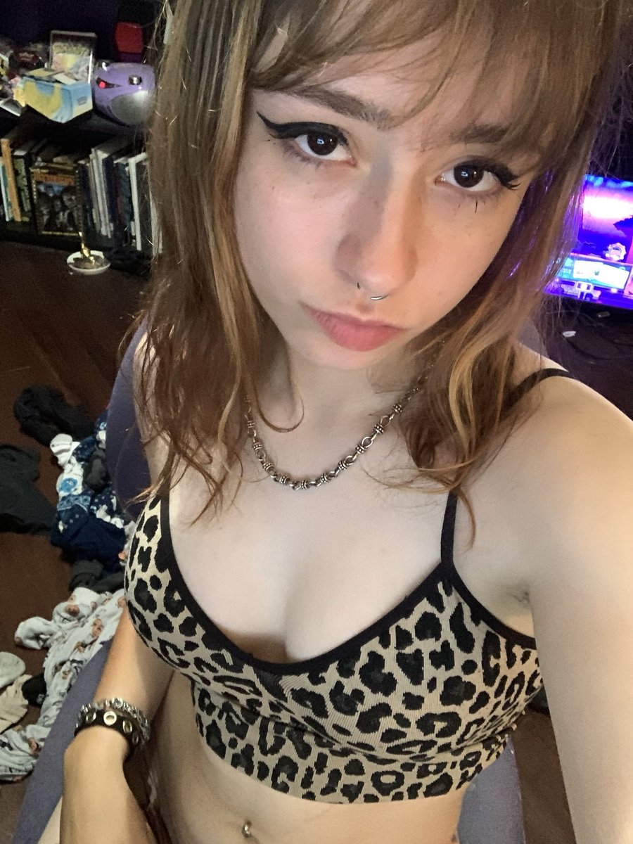 ExposedGirliess's tweet photo. A follower's girlfriend, Maria! Who wants to pull down her panties and rub your hard cock between her sexy ass cheeks?
#submission #irl #gooner #cuck #horny #nsfw #cocktribute #girlfriend  #cheatingkink #goon #nude #exposed  #panties #ass https://t.co/ZF36uakb9g