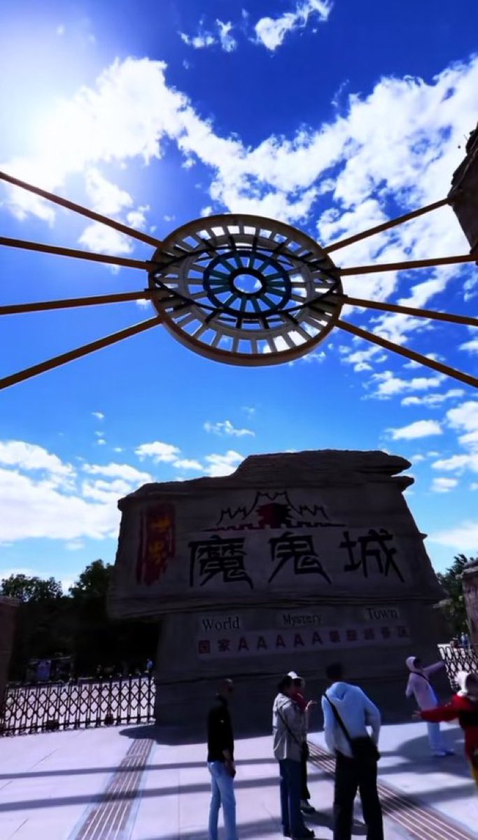 bifnghnzi191498's tweet photo. 这是新疆的魔鬼城 https://t.co/ZvzHL4qowU