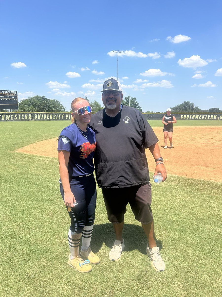Nola_J_28's tweet photo. Thank you @SUPiratesSB for inviting me to an amazing camp. I had a great time meeting the coaching staff and look forward to coming back!
#GoPirates
@TXBlz16uGoldFut @BlazeFastpitch @CoachLynnSUSB https://t.co/wihXMMUw76