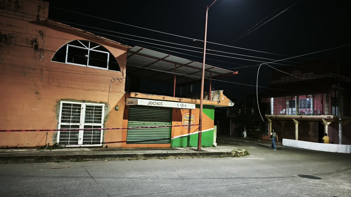kikeramos's tweet photo. Atención @CFEmx en Los Laureles 1 de #Tapachula  #Chiapas más de 100 familias no tienen energía eléctrica desde hace más de 15 hrs El calor insoportable y la comida se empieza a descongelar. Personal vino, tomó fotos y se fue. Urge atención. https://t.co/6YNw6OMGzy