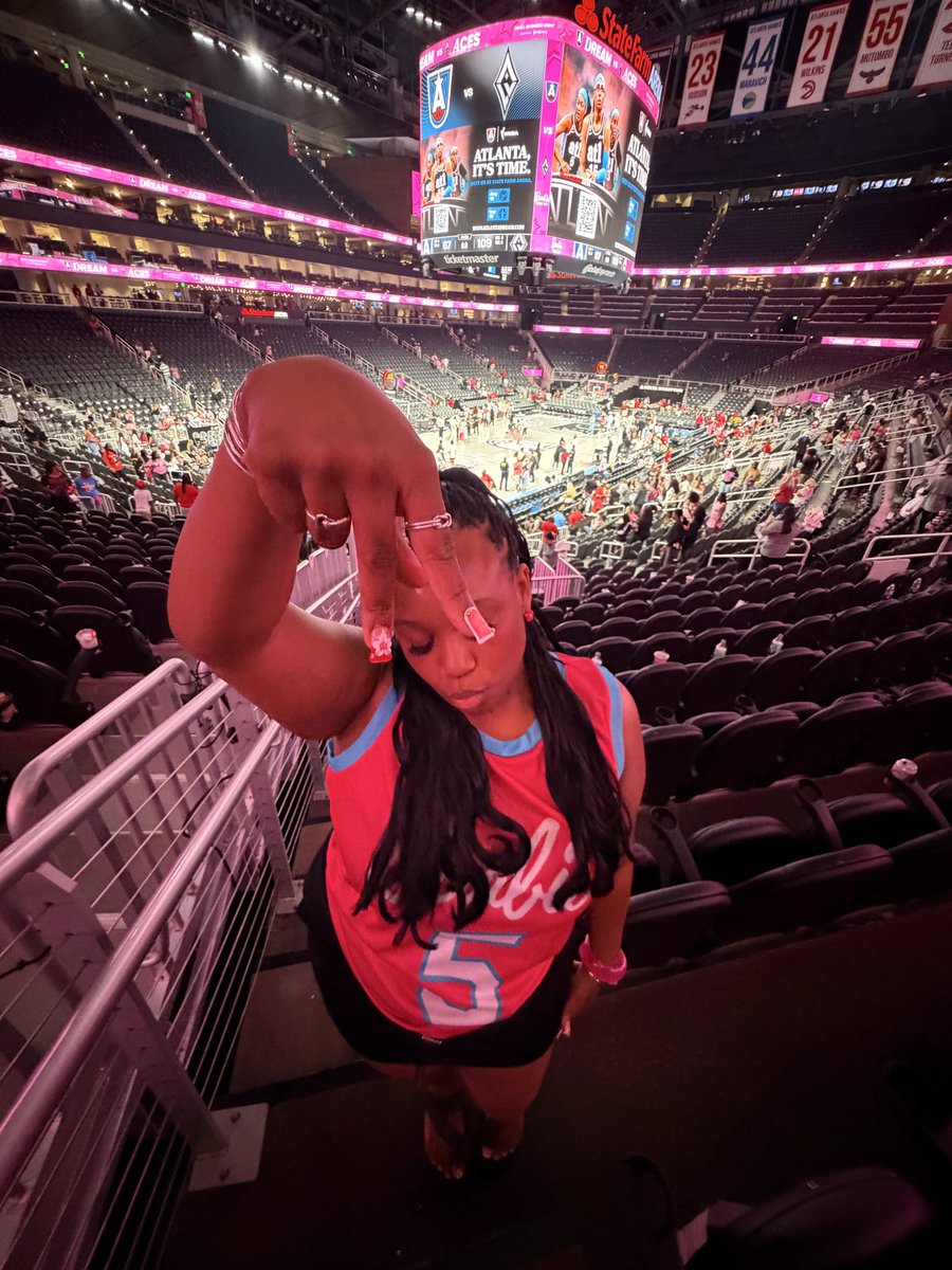 2Legit2quitBreZ's tweet photo. Barbie night #AtlantaDream #BarbieNight #WNBA https://t.co/RsMgnzi5kr