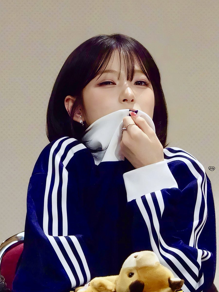 0417lov's tweet photo. 260730 아디다스 잘 어울린다 선배님 너무 이뻐 #백지헌 #프로미스나인 #BAEKJIHEON #fromis_9 https://t.co/Yuf0FWLLac