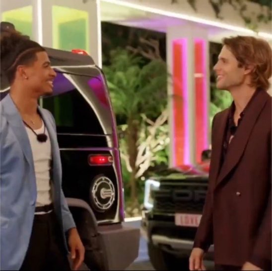 emme31051's tweet photo. best male friendship this season hands down https://t.co/tMAuT8vrOa