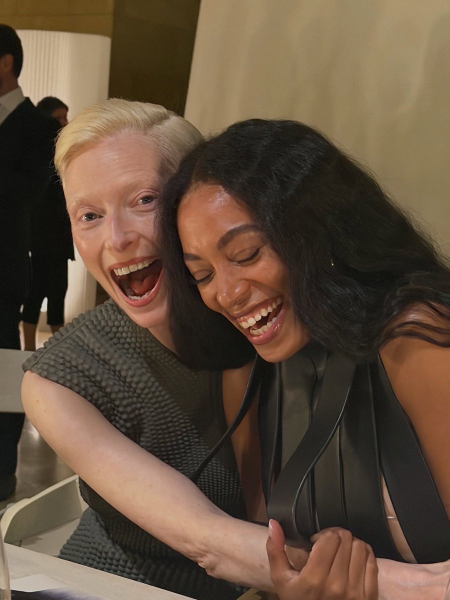 solangehourly's tweet photo. solange and tilda swinton 

📸: alexa chung https://t.co/zByd4K4eIi