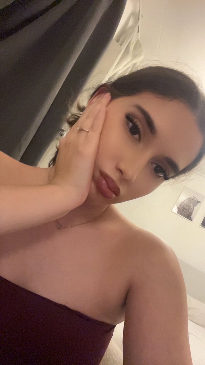 Goddesszoexox's tweet photo. Ik had vandaag een zware dag en ben zo moe dus als een goed sletje kom je me dm in en ga je smeken voor een tikkie💸als je deze godin blij wilt maken🫵🏼🧎🏻

#cashmeets #findomnl #tikkieslaaf #humanatm #spitting #ballbusting #spoiledbrat #feets #feetfetısh https://t.co/XzxlKdmKRM