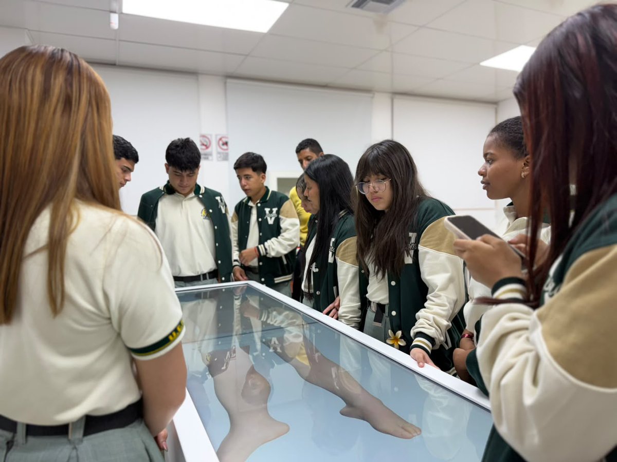 USGPOFICIAL's tweet photo. Recibimos con entusiasmo la visita de los estudiantes de la Unidad Educativa Antonio Menéndez del Barco, quienes vivieron de cerca la experiencia universitaria ✨.

Durante el recorrido, visitaron nuestros espacios académicos, laboratorios 🧪, gimnasio 💪🏻 y demás instalaciones, donde descubrieron los ambientes que forman parte de la comunidad gregoriana.

Agradecemos su visita y esperamos que esta experiencia los motive a construir su futuro profesional junto a nosotros ❤️.