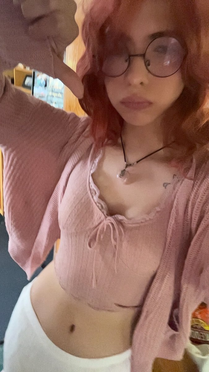 clefscorner's tweet photo. Starting to miss my pink hair again.. gulp.. https://t.co/4k2X1XaDpl