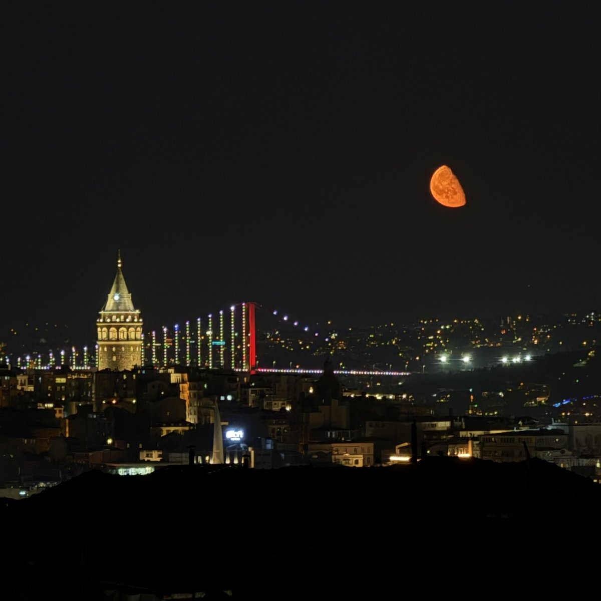 teknomim's tweet photo. #istanblue ‘da yaz geceleri 🍃 https://t.co/VvvLYPGZzQ