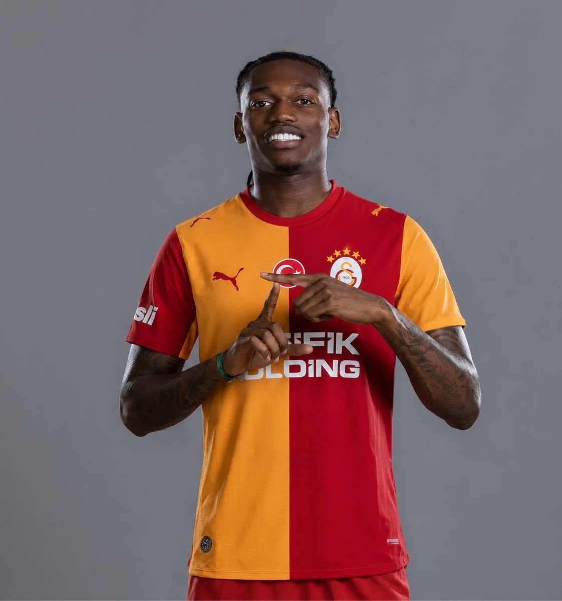 Luluman1905's tweet photo. 🚨🟡🔴Galatasaray, Rafael Leao'nun temsilcisiyle, yetki verdiği menajer aracılığıyla bugün bir kez daha görüşme gerçekleştirdi!

[@yagosabuncuoglu] https://t.co/a00KtaAvIT