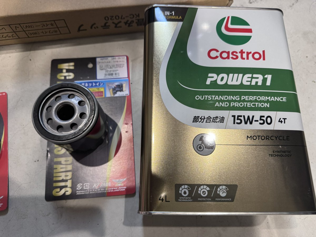 v_e30's tweet photo. ハーレーナイトスターRH975
エボリューションマックスエンジン
オイルフィルター、エンジンオイル交換
ディーラーでオイルフィルター、オイル交換すると3万超えるので安いオイルで自分でやったら1万以下
1時間掛からず完了
#ハーレー
#RH975
#ナイトスター
#エボリューションマックス https://t.co/SIRjpSaH5D