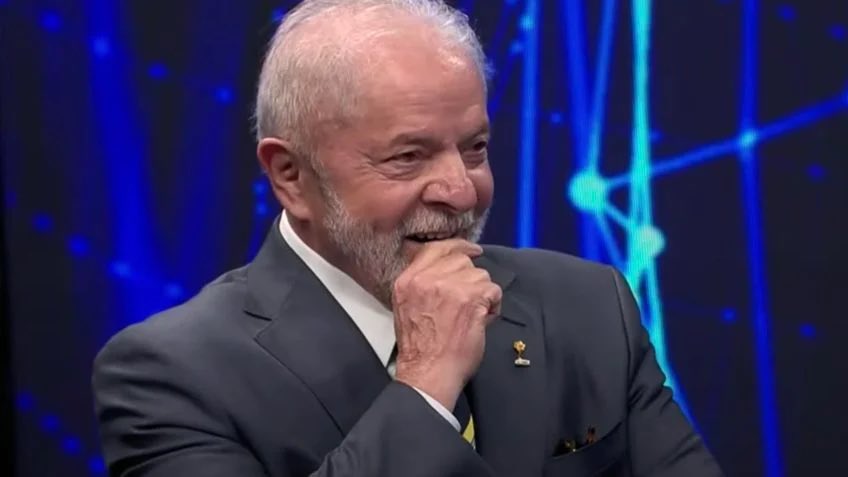 pedrorousseff's tweet photo. 🚨URGENTE! Por má conduta, CNJ ACABA de AFASTAR a juíza Gabriela Hardt do cargo! 

- O CNJ formou MAIORIA para AFASTAR a juíza conhecida por HUMILHAR Lula e SUBSTITUIR Sergio Moro na Lava Jato! 

O MUNDO NÃO GIRA, ELE CAPOTA! https://t.co/Fk9K1WG15f