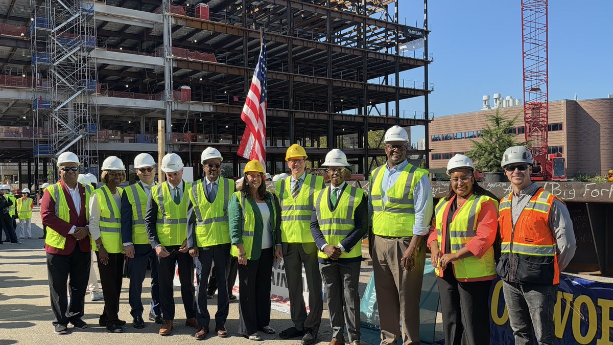 waynestate's tweet photo. We've officially placed the final beam on the Health Sciences Research Building!

Special thanks to the Board of Governors, State Representative @JoeTate313 and Victoria Westbrooks from Office of the Mayor of the @CityofDetroit for celebrating with us! https://t.co/1RSdZod918 https://t.co/LJ1QPwPzVa