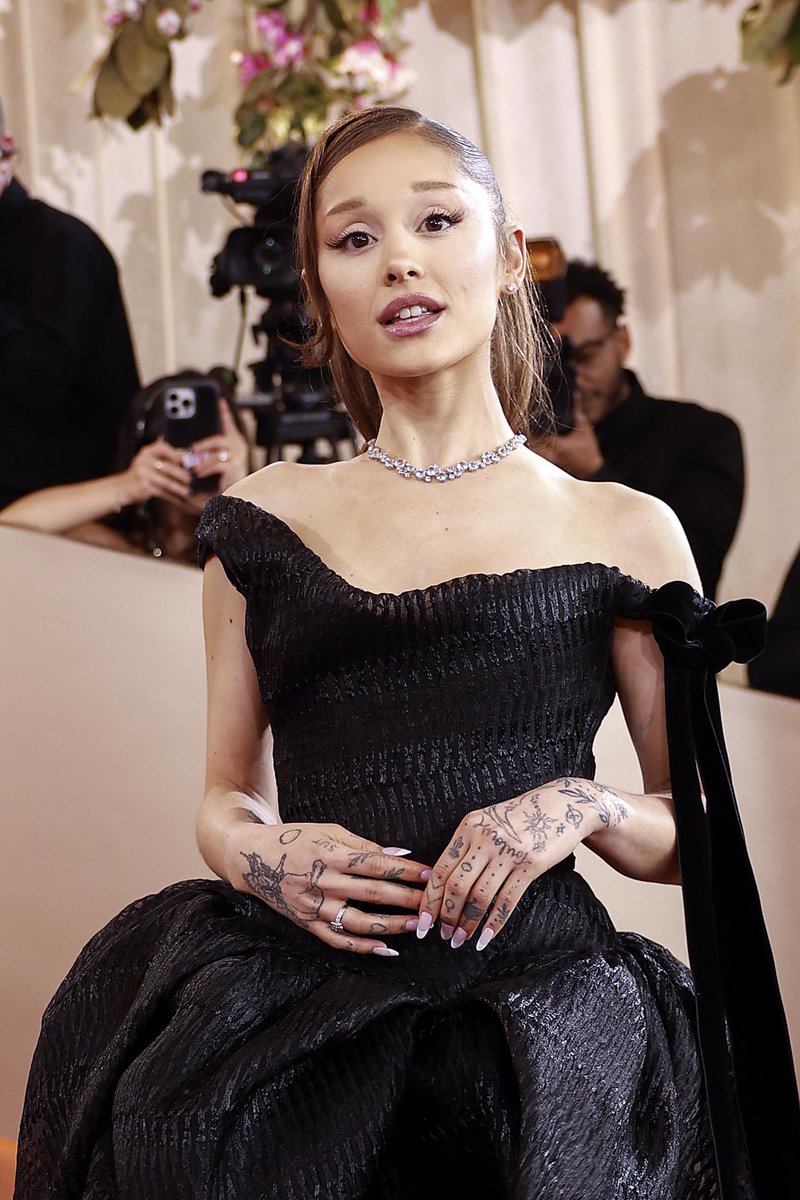 lopezdoriga's tweet photo. La cantante estadounidense Ariana Grande aseguró que la decisión de tomarse un descanso tras finalizar su gira internacional en Chicago no fue en respuesta a las constantes críticas y señalamientos sobre su estado de salud.

“Es algo que había planificado y preparado en silencio hace mucho tiempo, y es una decisión que tomé de forma meditada y con plena conciencia", declaró la artista.

📸EFE

Más en https://t.co/xWxnQ3nYtN