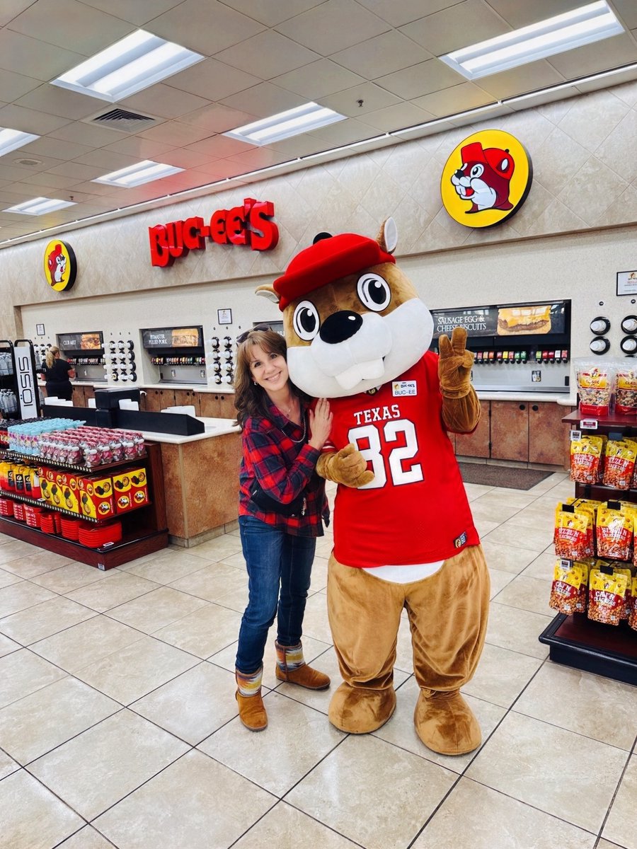 MissyMWAC's tweet photo. No one, and I mean, no one loves @bucees more than I do. But...I have concerns. 
You can read them here:  Concerned Message from an Unofficial Beaver Ambassador 
https://t.co/ZoHMsURhwq 
(Photos provided as supporting documentation of my long standing relationship with the Beaver)