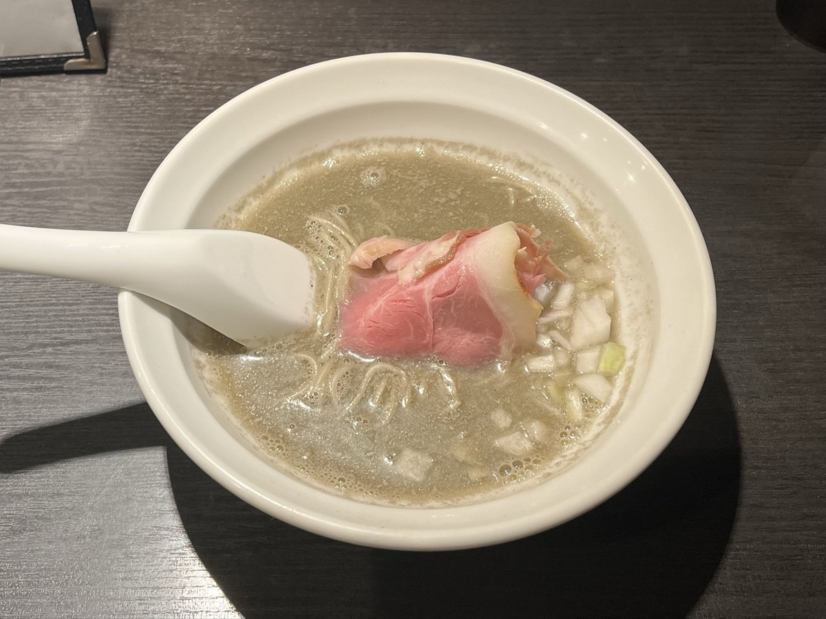 mayu__336328's tweet photo. 弘明寺丿貫 @弘明寺 

GONBUTO冷やし淡麗烏賊煮干蕎麦
特撰煮干蕎麦

残業終わりに🍜😮‍💨
美味しかった〜！ https://t.co/NmLxX2JJ0K