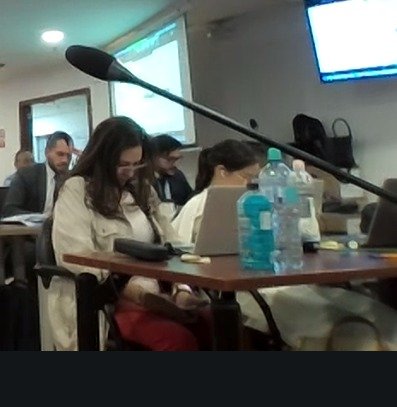 Danielsalcan_'s tweet photo. Se viralizaron en las redes sociales las fotos de la fiscal del caso Triple A, Ruth Amoroso, en plena audiencia viendo youtube. Por eso no hizo réplica ni llamó a los testigos que decía que tenía ¿No les preocupa dar alegatos ni réplicas por qué la sentencia ya está escrita? Ja! https://t.co/nWTCwtoSAr