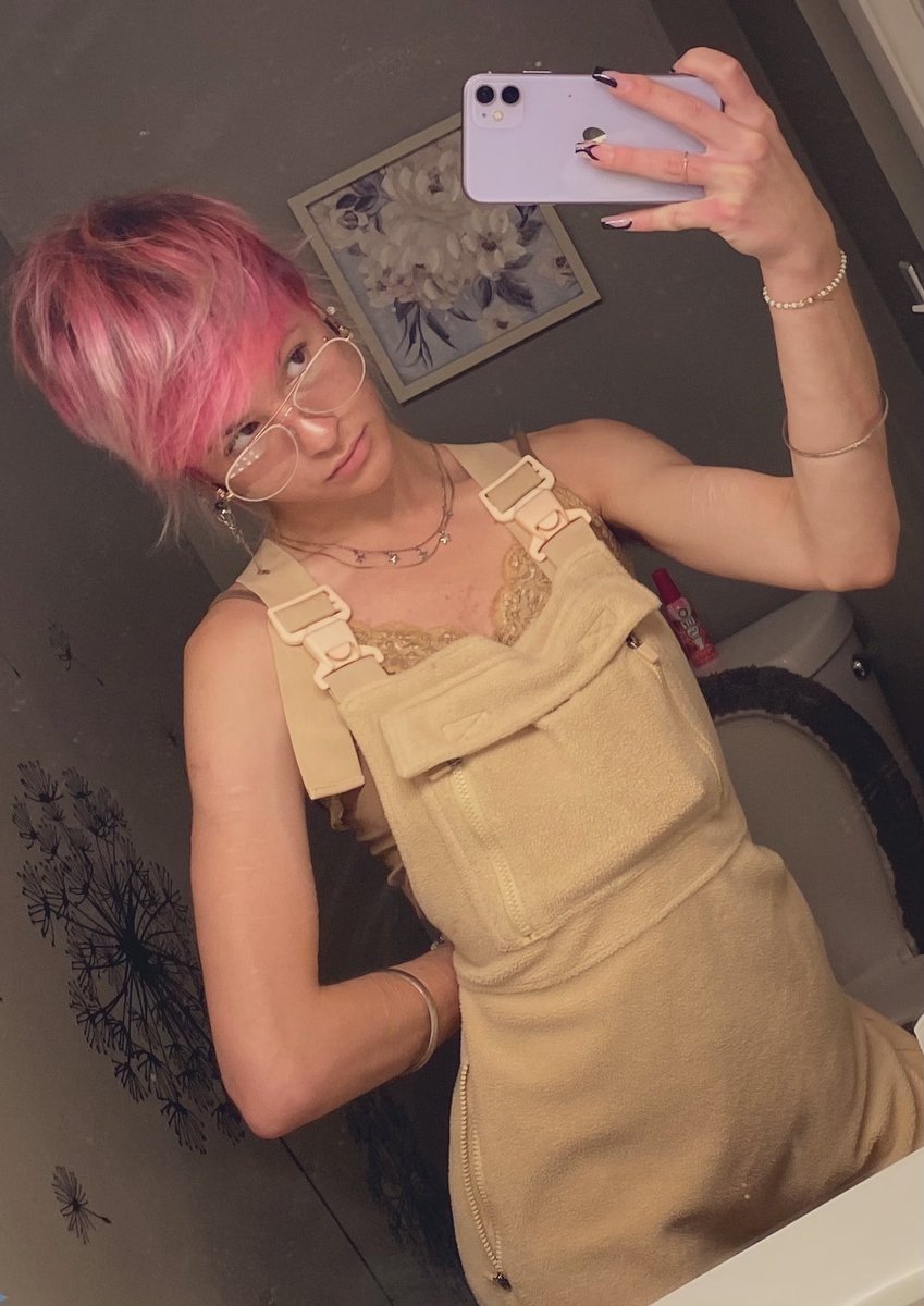 madeformyspace's tweet photo. would you slip that cute face between this nerdy girlboy’s minitits?? https://t.co/IMn3VwtoRu