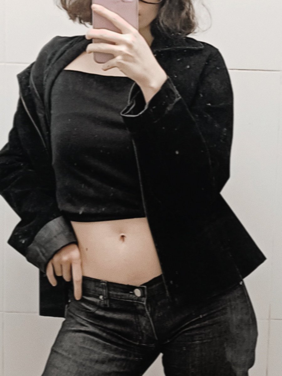 LuneSeraphelle's tweet photo. Fotos en el baño de la facultad, como siempre, lol. https://t.co/zPUG0q2fFN