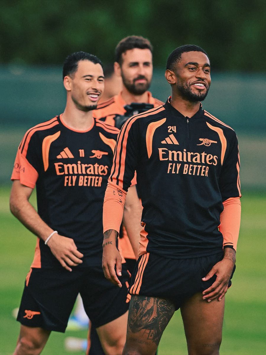 Touchlineinsigh's tweet photo. Ready to play Real Betis in a bit⏳ https://t.co/aynmX05ASw