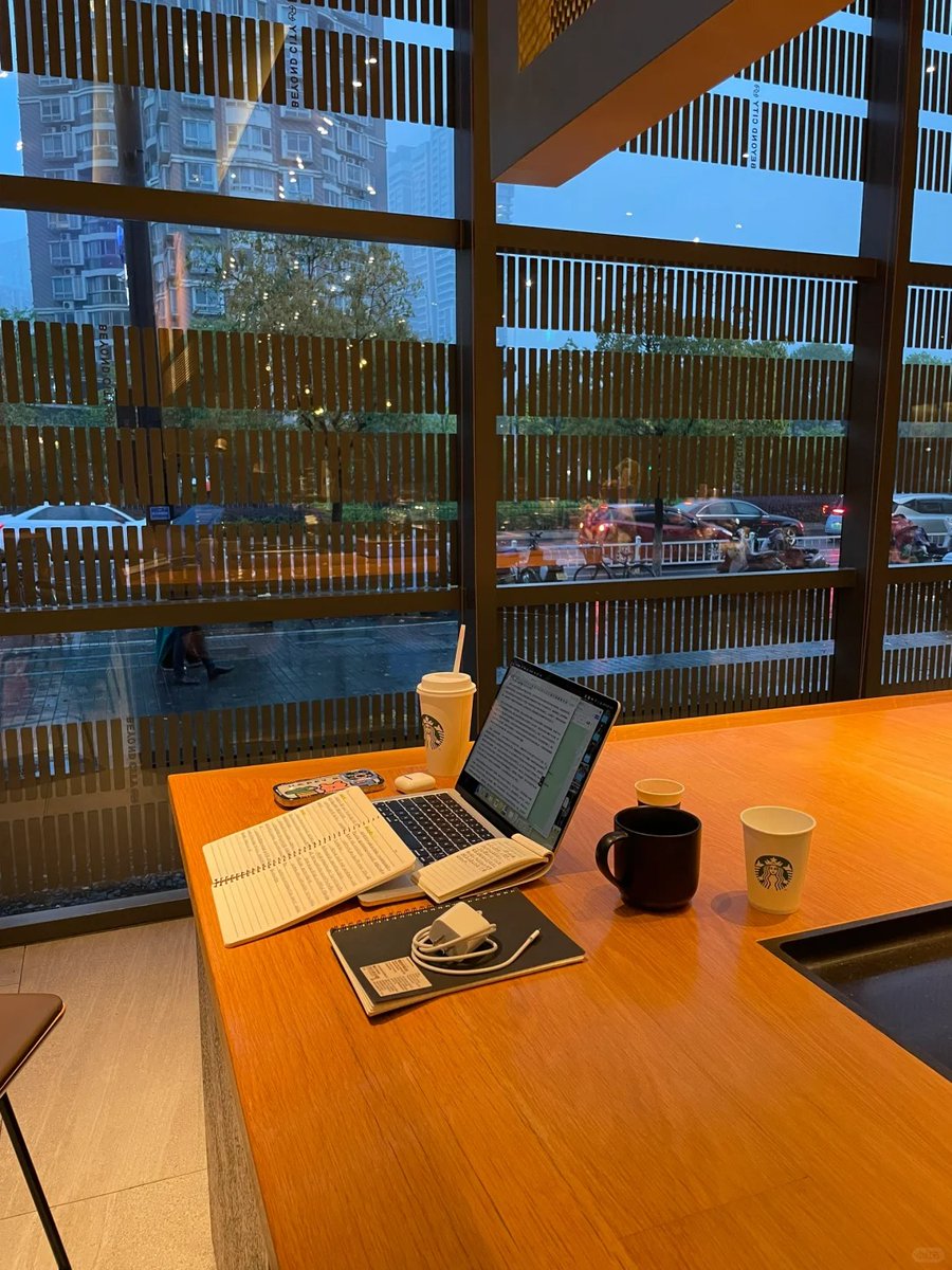divya87544240's tweet photo. Just nabbing 10 mins of cozy desk downtime—no meetings, no deadlines, just me and my half-empty coffee mug , https://t.co/D2dOVj9EN0