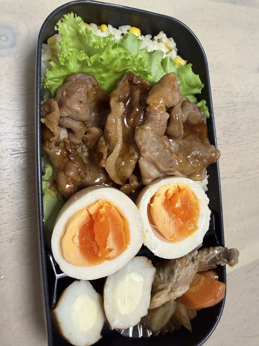 03280708E's tweet photo. 8/5  おはようございます♪
隣で爆睡してるお嬢様🐶がいますが、、笑　5時は涼しく感じます❤︎

野球部も3年の先輩が引退して色々2年のごく僅かな先輩が問題あるみたいで、、上手く交わして1年生達頑張れ❤︎です
今日も楽しんで行ってらっしゃい

#男子高校生弁当
#お弁当日記
#とうもろこしご飯 https://t.co/2MQ8FY7eTJ