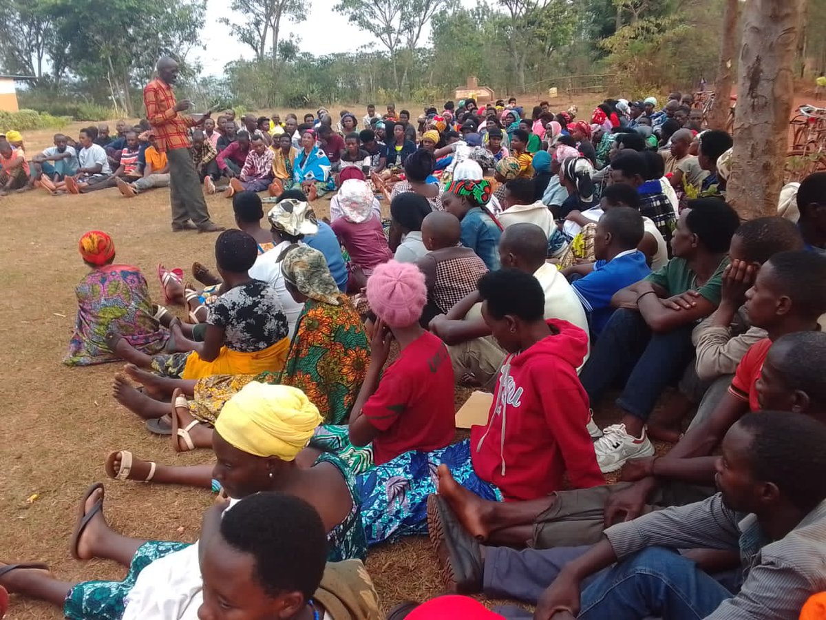 muramasector1's tweet photo. Umunyamabanga Nshingwabikorwa w'umurenge wa Murama @mbabazi_kellen arikumwe n'abayobozi batandukanye yitabiriye inteko rusange baganira n'abaturage kuri gahunda za Leta @PudenceR @NgomaDistrict @RwandaLocalGov @MapambanoN https://t.co/KoaLD2xrIT