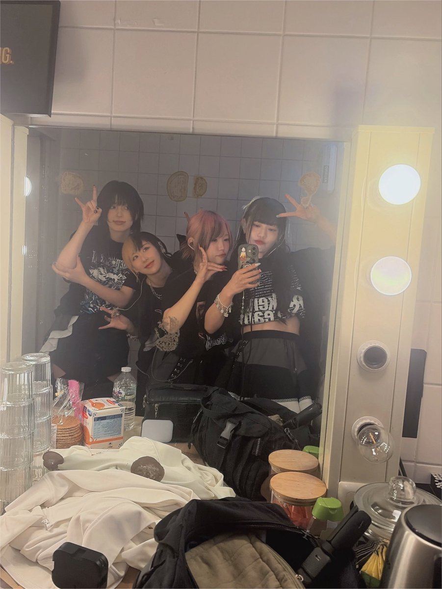 tsubaki_bbts's tweet photo. Amsterdam公演ありがとうでした🇳🇱
去年と同じライブハウスで去年よりいっぱいで嬉しかったよ🥰

Amsterdam街が可愛くて本当に大好きになった！！！！！旅行で来たい🥺🫶

#BBTS
#BrokenByTheScream 
#BBTS2026 https://t.co/GEdT3kbM4B