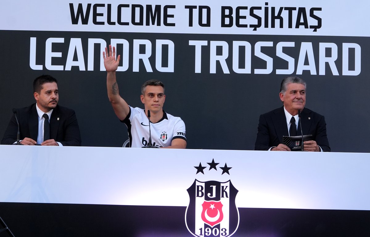 buzzspor's tweet photo. Onur Tuğrul: "Beşiktaş'ın Leandro Trossard'ın lisansını çıkarabilmesi için önce harcama limitinde yer açması gerekiyor. Oyuncunun Hradec Kralove maçlarında forma giyebilmesi için yarın geceye kadar UEFA kadrosuna yazılması şart." https://t.co/ACAqMnYj2a