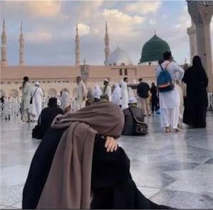 mano_awan5's tweet photo. اگرچہ گنہگار ہوں 
سیاہ کار ہوں
آنے کے قابل نہیں ہوں

مگر آپﷺ کے در کے علاوہ جاؤں کہاں؟؟؟
کرم فرمائیے ناں مجھ پر بھی بلائیں ناں پھر اپنے در پر آقاﷺ

آپﷺ  بلا لیں آپ بلانے پر ہیں قادر یانبیﷺ
🤲🥹 https://t.co/55CWOVM1xi