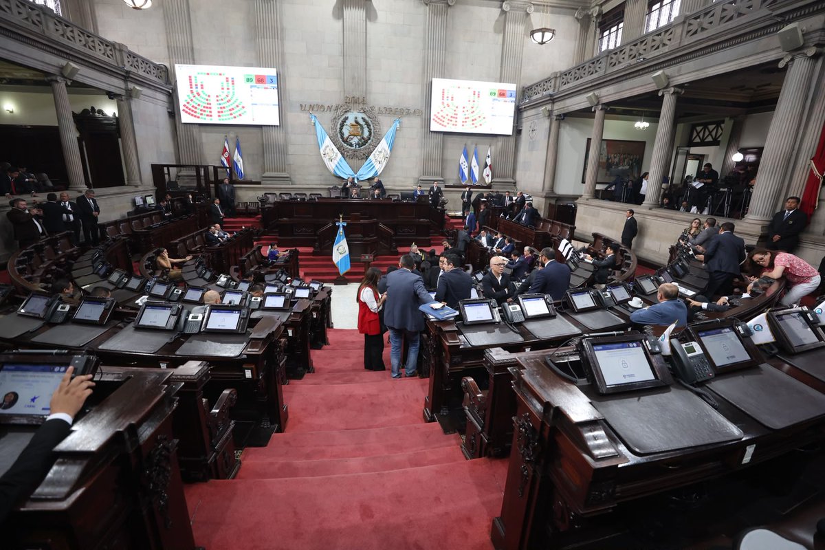 CongresoGuate's tweet photo. El Presidente del Congreso Luis Contreras @_ContrerasLuis e integrantes de Junta Directiva dan inicio a la 33ª #SesiónOrdinaria Adicional de #TrabajoLegislativo.

🏛️ #XLegislatura
🔎#TransparenciaLegislativa https://t.co/CratD2OVcA