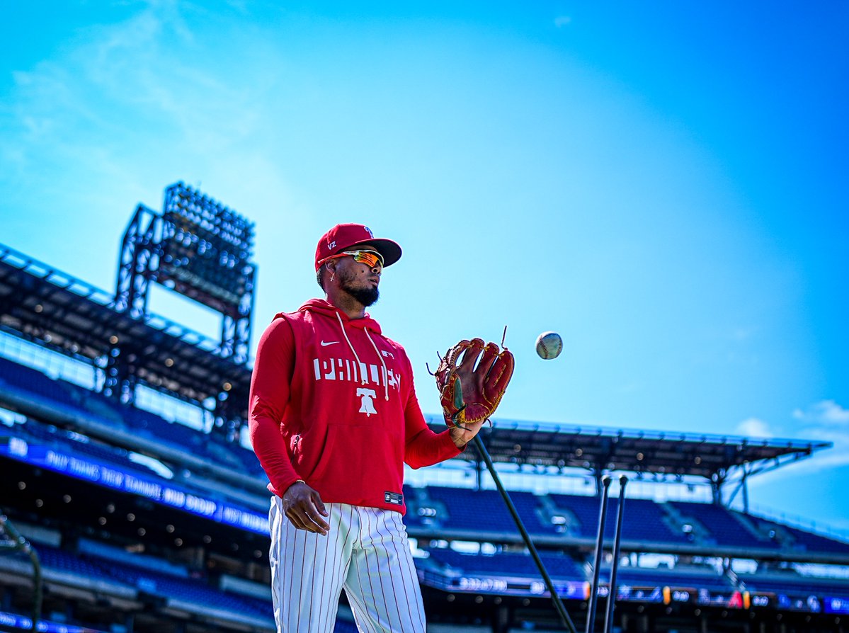 Phillies's tweet photo. Arraez has arrived‼️ https://t.co/6bByLahRhV