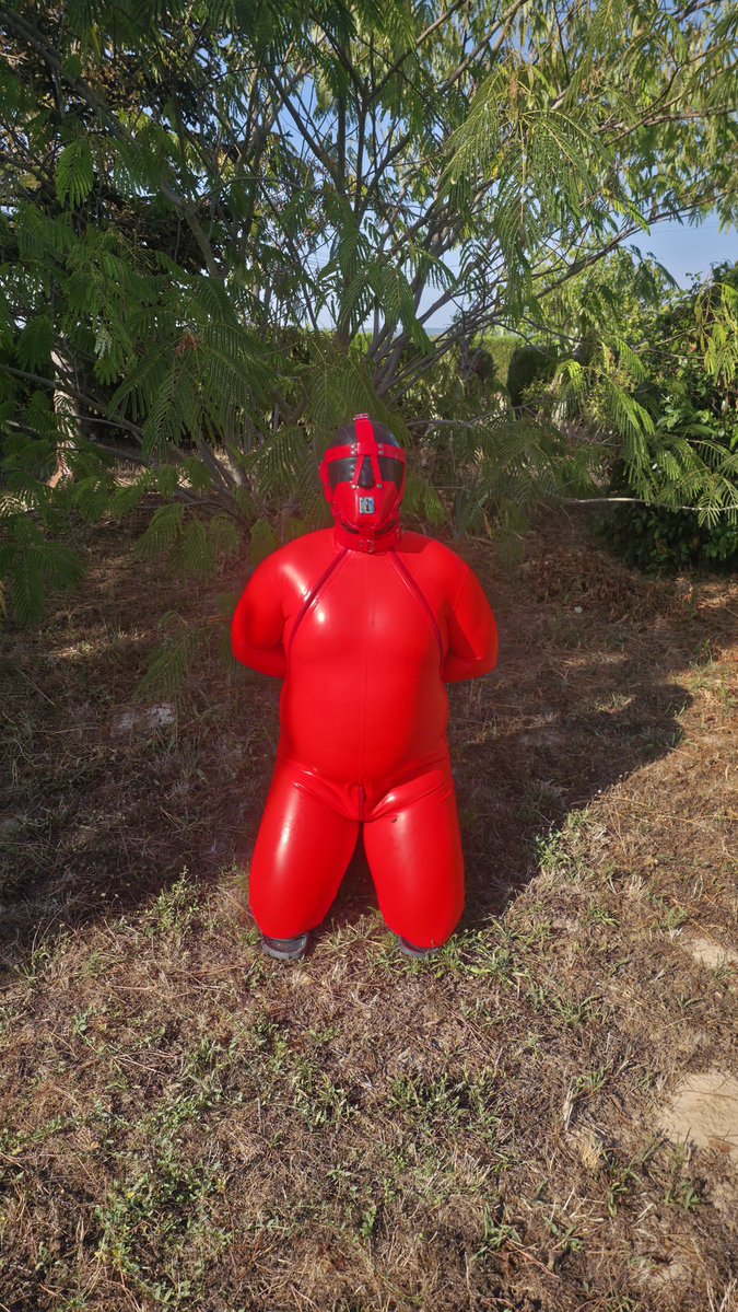 PuppyXenos's tweet photo. Try on my new suit from @KinkProjects 

Muzzle by @kbboy_official https://t.co/vagFZC1mpa