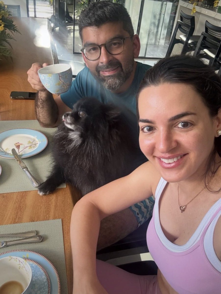 DexterFire7's tweet photo. Essa mulher não viu o vídeo? Mostra nitidamente ele fazendo tudo com outra, e ela ainda fala que isso é pra acabar com o lar, é foda kkkkk https://t.co/eYdg7lDzPn
