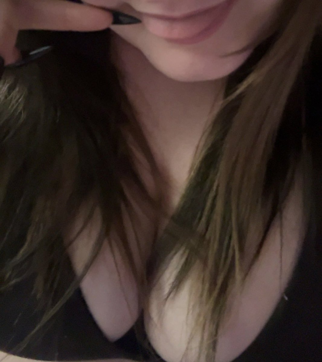 thebest05blonde's tweet photo. yayyy it’s my bday month i can’t believe imma be legally allowed to smoke soon!!! #05baby #slut #nsfwtwt https://t.co/DSiup7NhVr
