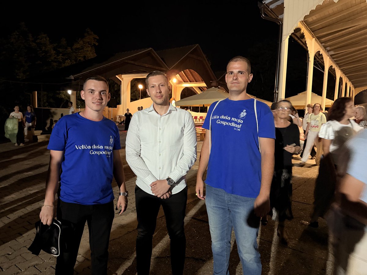 MarinPiukovic's tweet photo. 4. i 5. kolovoza obilježavaju se Velike Tekije kada vjernici tradicionalno hodočaste u ovo marijansko svetište  Srijemska biskupija u Petrovaradinu.
🤝 Drago mi je da sam ovom prilikom susreo i drage prijatelje koji su danas iz Maradika pješice (24km) došli na Tekije. https://t.co/koBqKur9ta