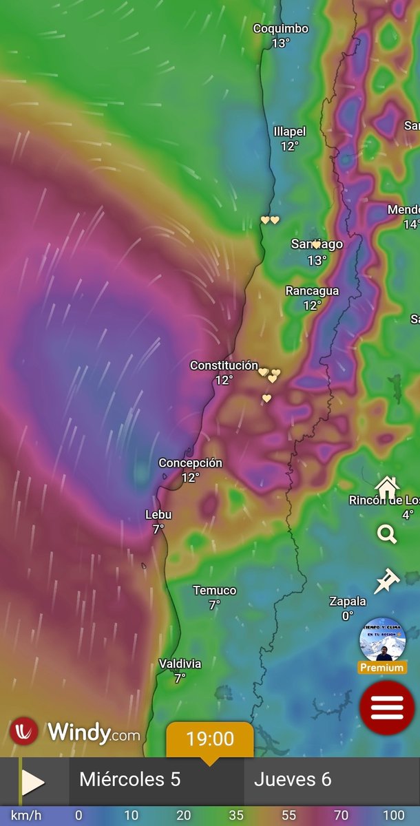 EdoWeatherman's tweet photo. El pequeño acercándose.

Evento breve pero de intensidad ya está acercándose al continente y este miércoles por la tarde promete lluvia, fuerte a ratos, con viento de 70-90 km/hr en la costa de Maule a Biobío y también en cordillera. 
Sus chubascos alcanzarán hasta Valparaíso y Santiago la madrugada del jueves. No se descartan al sur de Coquimbo. 

El jueves todo será historia y solo habrá nubes y sol.