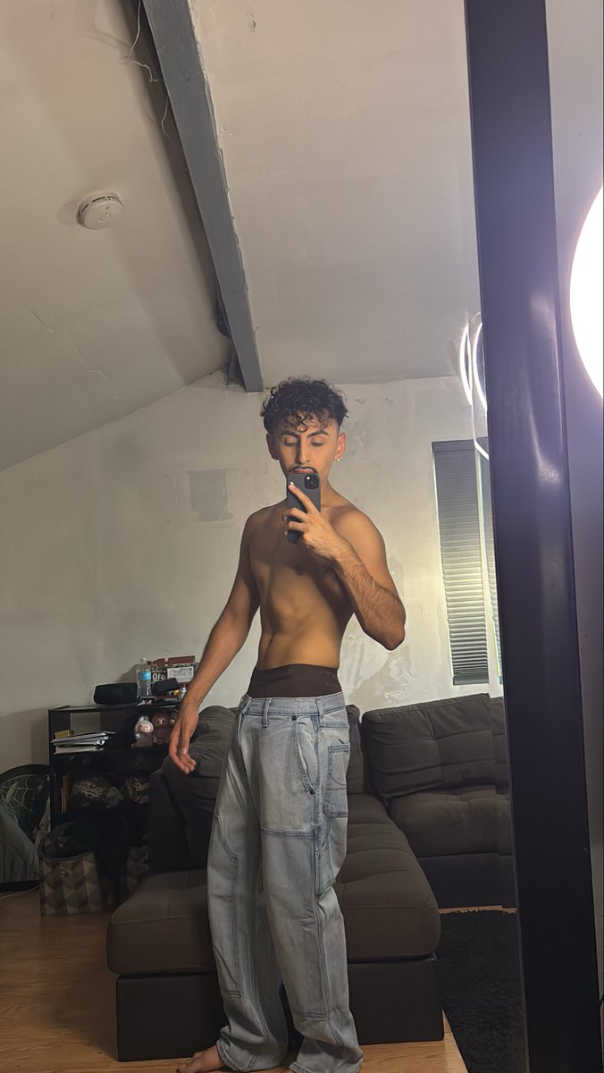 playboiigold's tweet photo. pants or no pants #mlm #onlyfans #latino https://t.co/V1C3UiQEqo