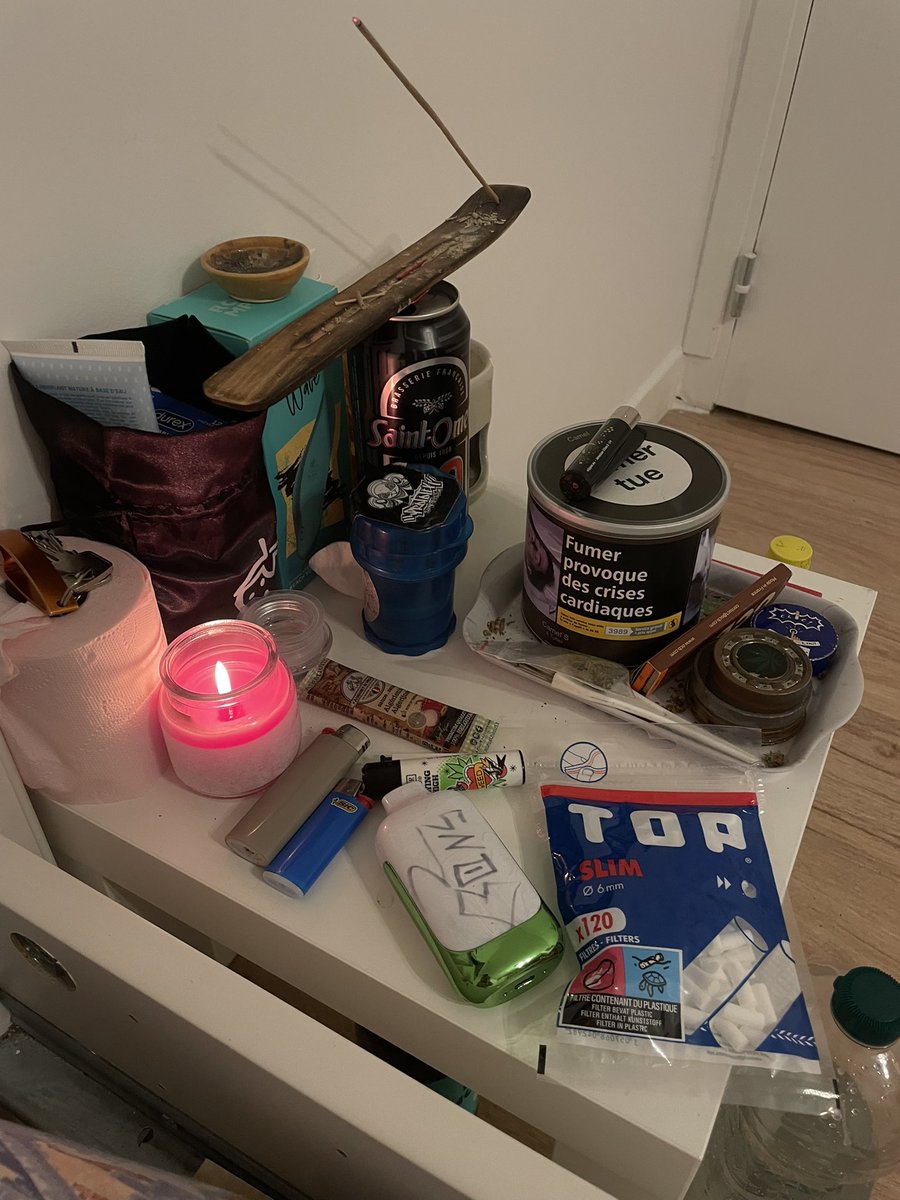 ALPHAZEPAM777's tweet photo. tt ce dont j’ai besoin à ma portée https://t.co/v65Luqay7u