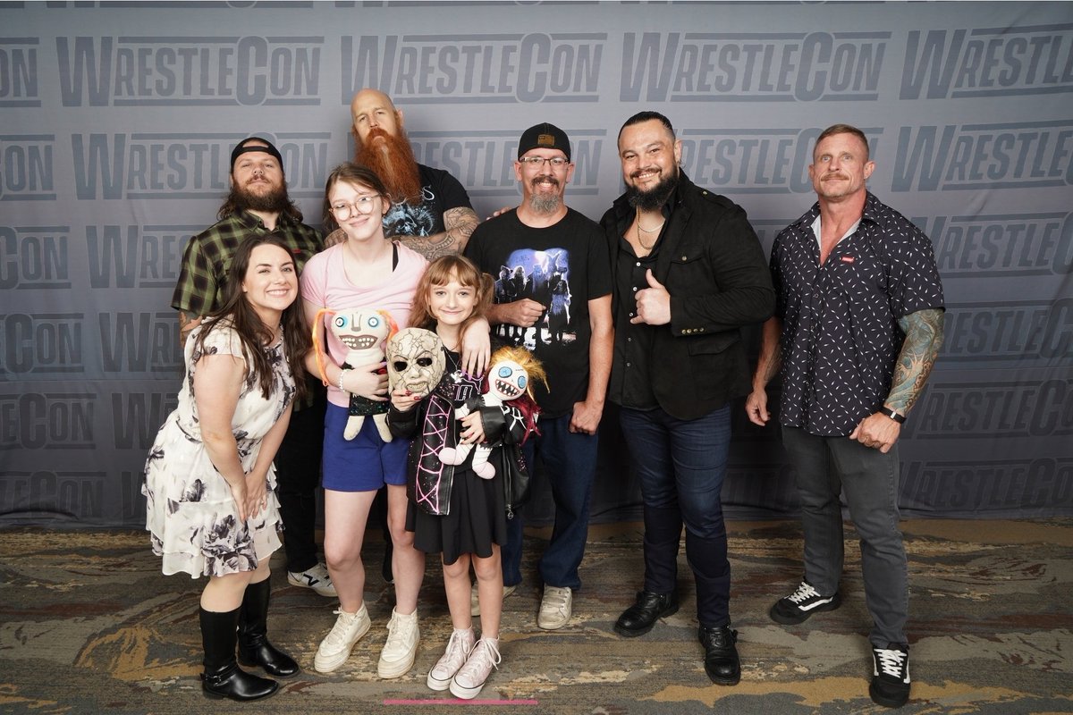 markwvolkwein's tweet photo. What a blast my daughter, her friend and I had at @wrestlecon in #Minneapolis  this past weekend. It was the most successful event we've attended to date. Special thanks to @nikkistorm08  and the rest of the Wyatt family, the Sandman, Booker T, and Kurt Angle for their time. https://t.co/wvwunyifDx