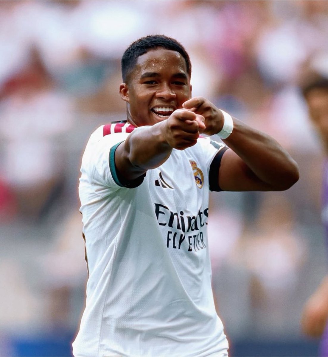 TouchlineX's tweet photo. 🚨 𝗕𝗥𝗘𝗔𝗞𝗜𝗡𝗚: Endrick has informed Real Madrid that he wants to leave.

— @yagosabuncuoglu https://t.co/Zef1vRJkKl