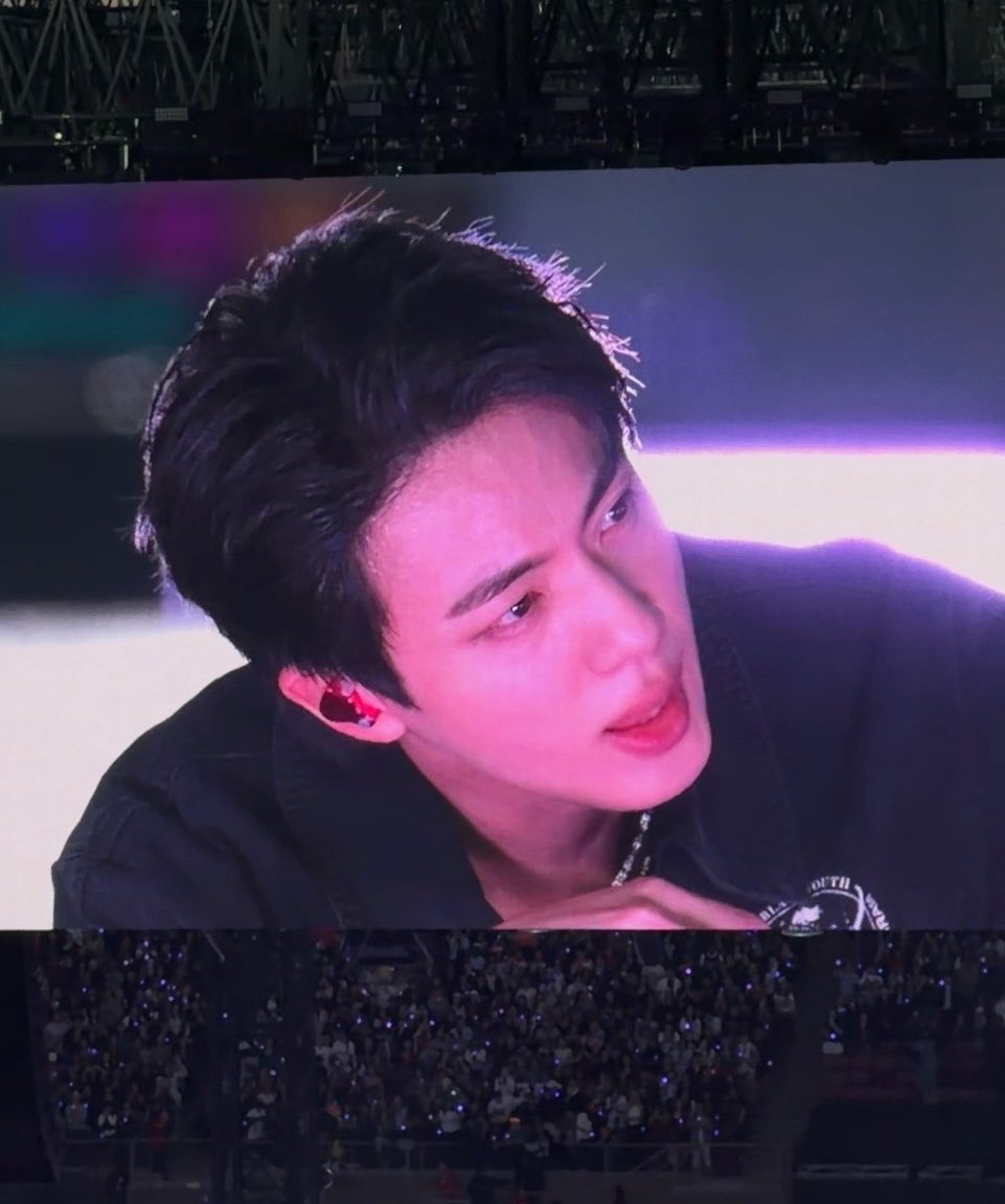 onlyforseokjini's tweet photo. i have nothing normal to say about him. https://t.co/6B7VX2CYq6