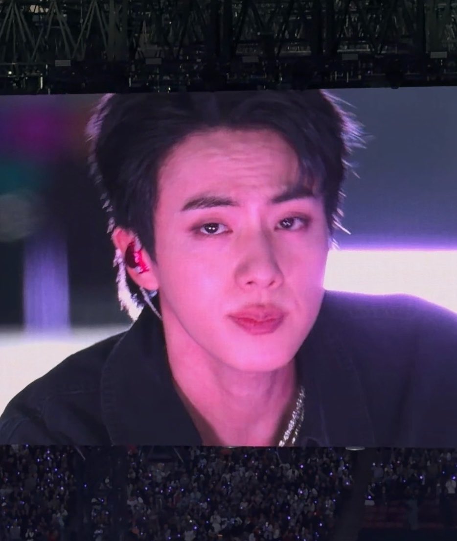 onlyforseokjini's tweet photo. i have nothing normal to say about him. https://t.co/6B7VX2CYq6